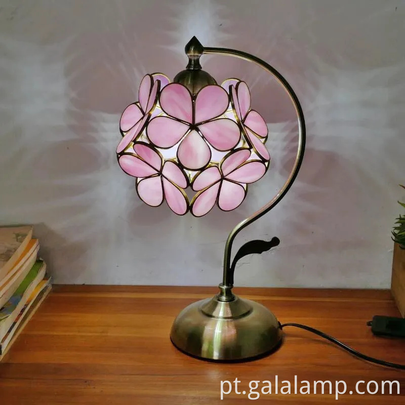 Luminador de mesa floral elegante para um brilho quente do quarto